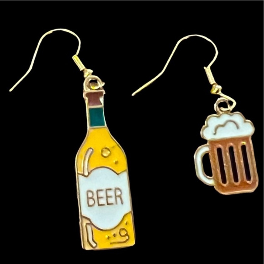 Mismatched beer themed earrings bottle & mug - Picture 4 of 4